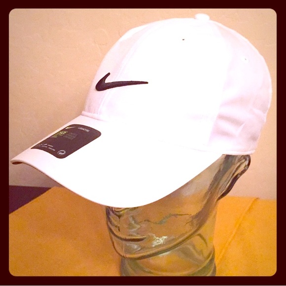 Nike Accessories - 🎉HP 8/25🎉 🆕 RESTOCKED! ONLY 1! Nike Unisex Cap